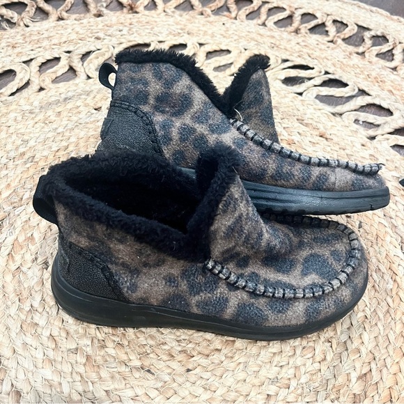 Hey Dudes Size 7 Womens Leo Beige Leopard Denny Animal Print Mid Top - Picture 1 of 6